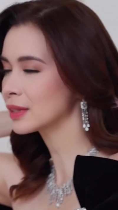 Sunshine Cruz