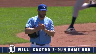 [Highlight] Willi Castro sees the biggest meatball he’s ever seen and crushes it to tie the game at 3