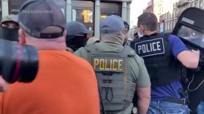 Protesters surround immigration agents conducting a sweep in NYC&rsquo;s Chinatown