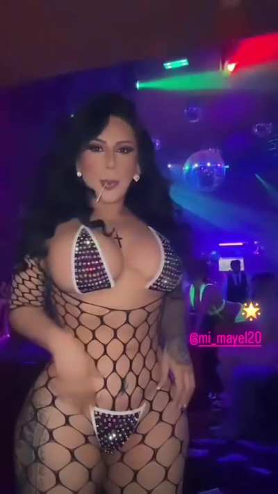 god DAMN that booty a work of art. surgeon got hands like Da Vinci
