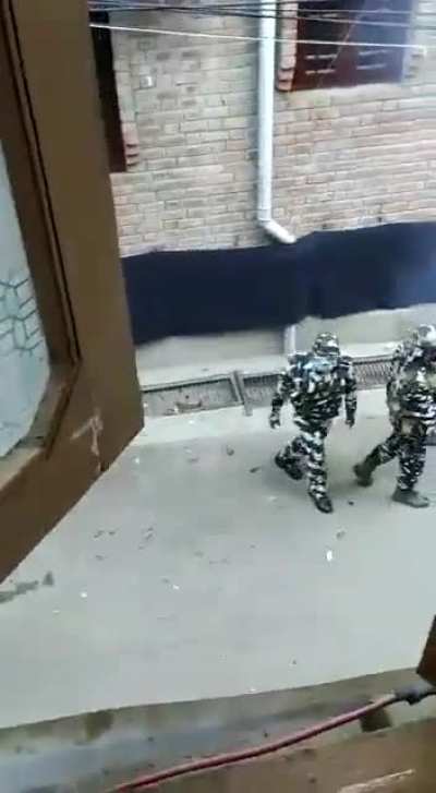 [Aditya Raj Kaul] Look at this video from Zadibal, Srinagar in Kashmir very closely. Some hooligan comes and kicks/punches/pushes cops on law &amp;amp; order duty. There is no provocation by either J&amp;amp;K Police or the CRPF as visible. Do you expect cops to 