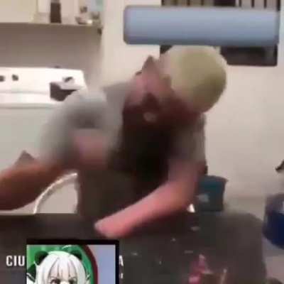 O foda &eacute; que o cara foi mil vezes melhor... N&atilde;o acertou um dedo.
