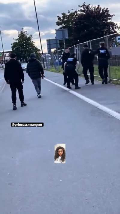 4 police officers can&rsquo;t get the Boss on the floor