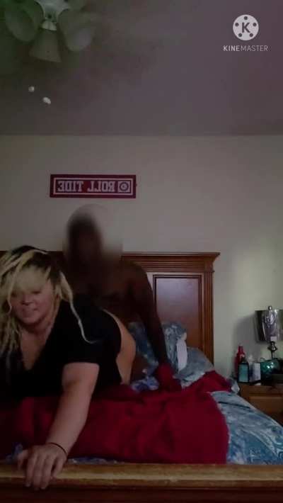 Bull takes off condom @ [0:30] And continues to fuck bareback no cum