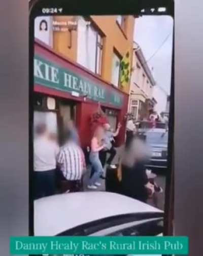 "I call on the Government to trust publicans, who work in the most regulated sector and have been best placed to sell alcohol over the years" - Danny Healy-Rae