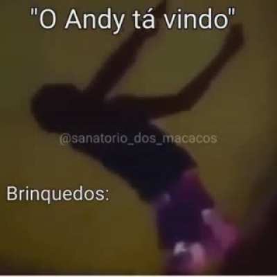 Mano, ser&aacute; se um brinquedo morrer, ele nunca saber&aacute; e os outros brinquedos seriam obrigados a ficar com um amigo morto..., Este pensamento n&atilde;o sai da minha cabe&ccedil;a.