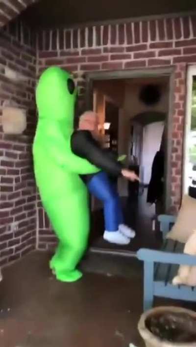 Is This Dad&rsquo;s Halloween Costume More Embarrassing Than Yours?