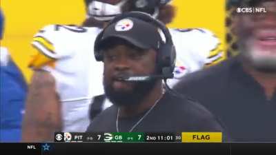 [Highlight] Mike Tomlin and Aaron Rodgers sharing a cool moment of respect after Tomlin called a timeout before one of Rodgers&rsquo; signature Too Many Men On The Field penalties