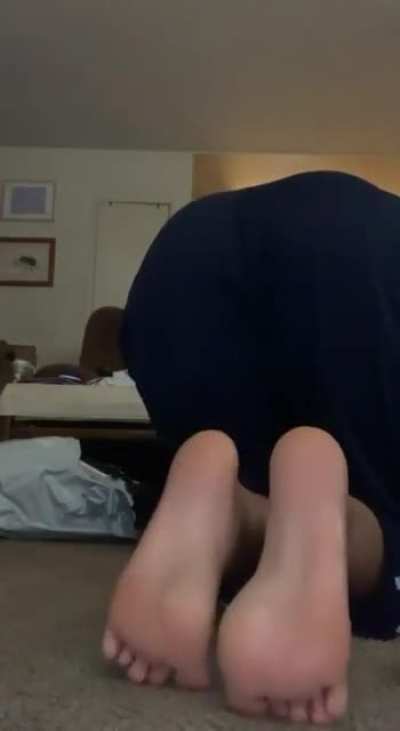 👣