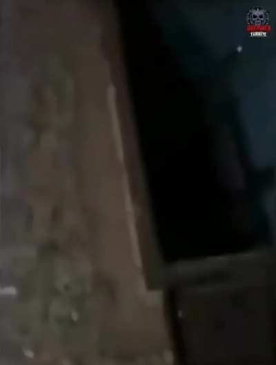 Suudi Arabistan'da, Kanalizasyon girişinden gelen sesler &uuml;zerine gen&ccedil;lerin oraya gitmeleri ile yaşananlar.