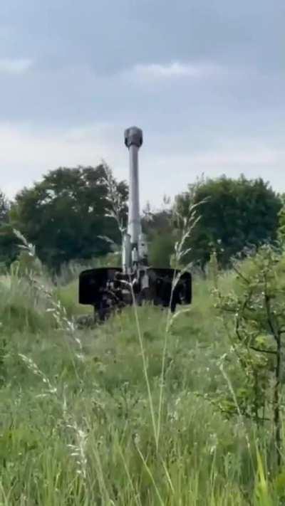 Captured 30F39 Krasnopol 152 mm guided projectile fired by the crew of the Ukrainian 2A65 Msta-B howitzer. (Date unknown)
