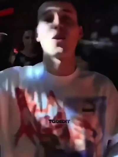 ME ESTABA MIRANDO, ESTABA TEMBLANDO. TODO ACELERABA, TU ME SEGU&Iacute;AS DANDO.
