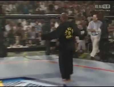 Gary Goodridge brutal KO in UFC 8. Oldie, but goodie.