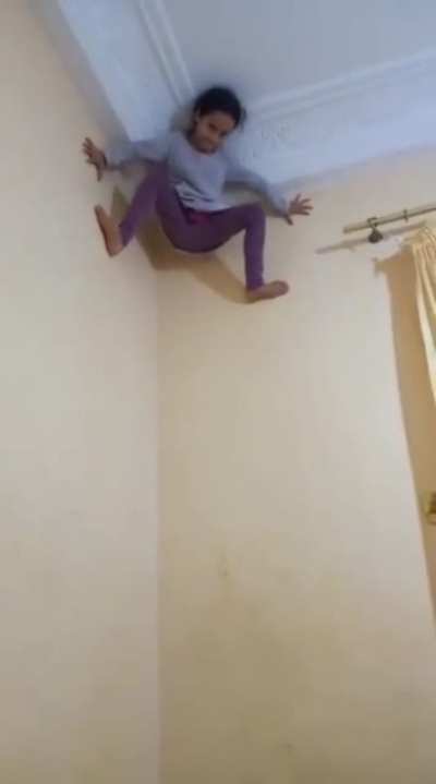 💯💯💯💯💯A big competitor of spider man..little spider girl💯💯💯💯💯💯