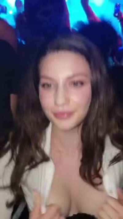 concert boobies!