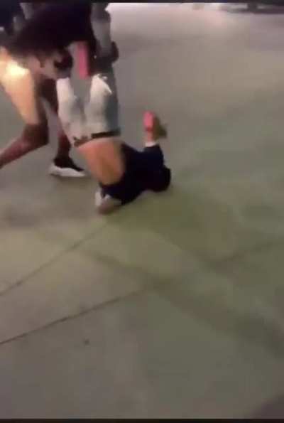 Dudes just gonna run away while she&rsquo;s getting beat....