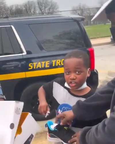 He bought this kid a pair of Curry shoes for being his hype man at the park
