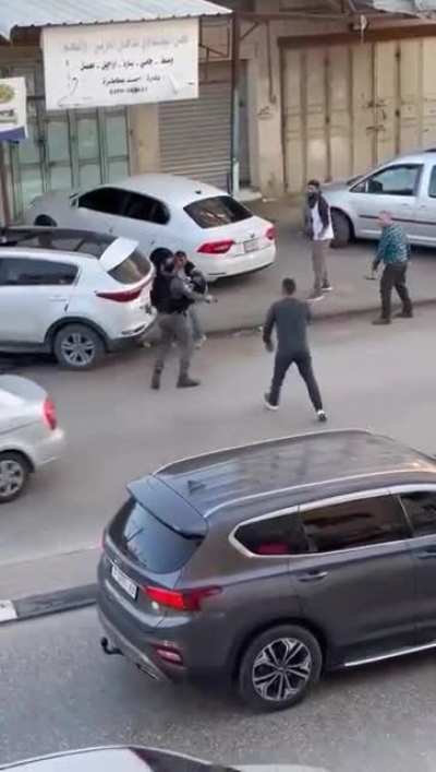 Israeli border police officer eliminates a Palestinian terrorist that tried to grab his weapon and then stab him.