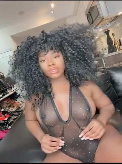 #famousgirlxo