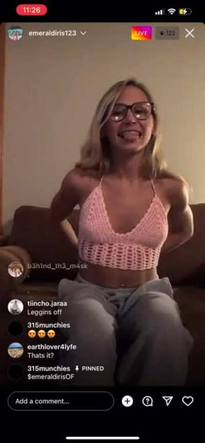 Is this enough feet for this page? Her new tik tok &amp;amp; insta is @emeraldiriss