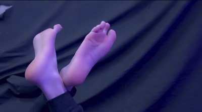 Focus on the toes 😵&zwj;💫 I bet this helps you relax huh?