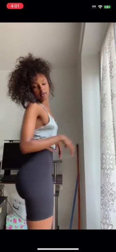 Someone know her tiktok ig?