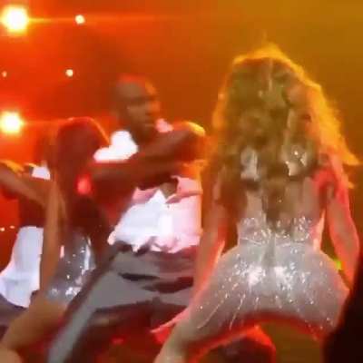 Sexy Momma Jennifer Lopez shaking &amp;amp; twerking her juicy body 🍑🍑🍑