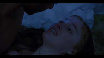 Phoebe Dynevor in Bridgerton