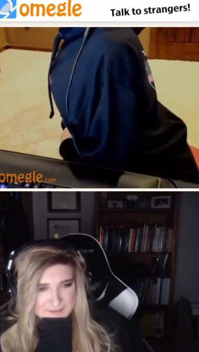 2 girls 1 omegle chat