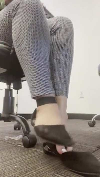 Who likes working feet? 😘
