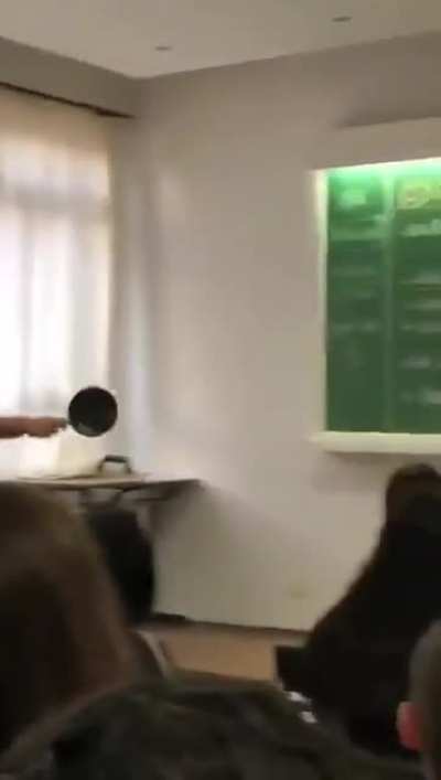 Advinha em qual país foi