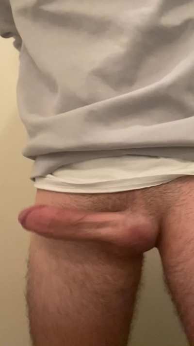 I&rsquo;m straight.. but I want to know how many of you would suck my cock ?