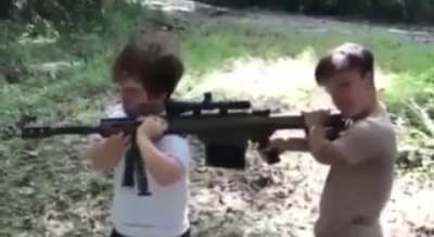 Smol men go boom