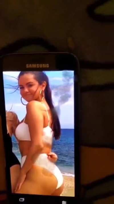 Giving Selena my cum