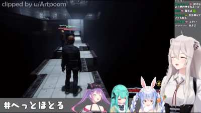 Botan helped Pekora get across an obstacle...through her Chad La-Lion way...