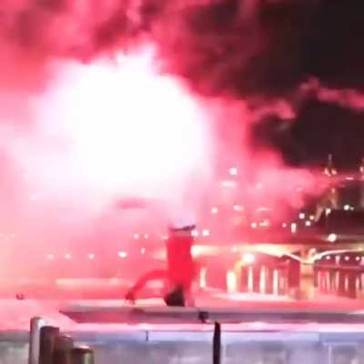 Melhor forma de soltar fogos kkk