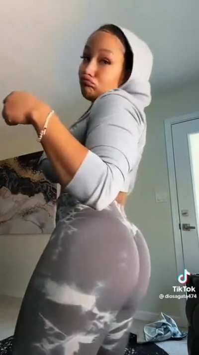 Buff babe @diosagata474 aka Angebaby