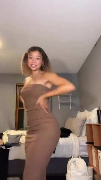 Lexie&rsquo;s ass sitting so well in this dress