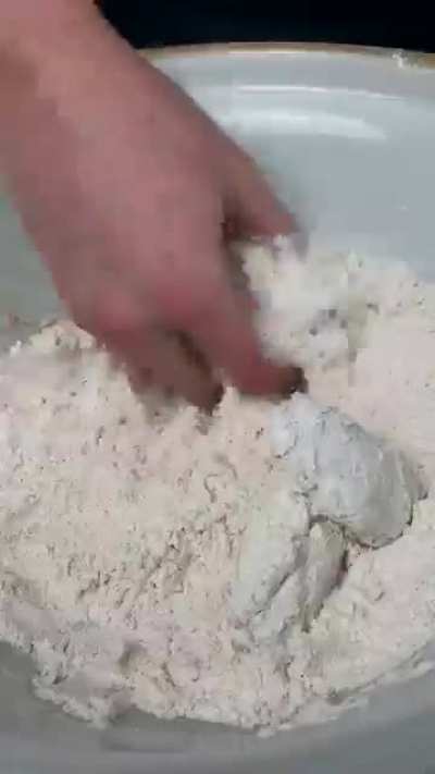 Adam hem tarif verip hem şarkı yapmış m&uuml;kkemmel la