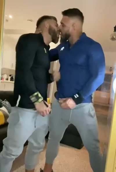 &ldquo;Brothers&rdquo; taste each other&rsquo;s cum