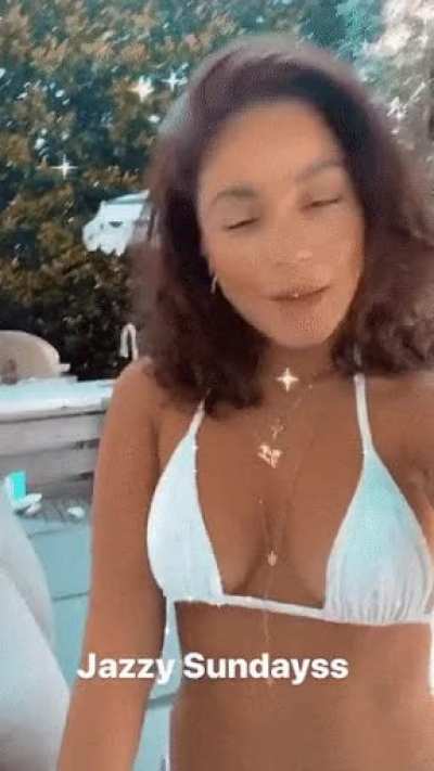 Bikini babe
