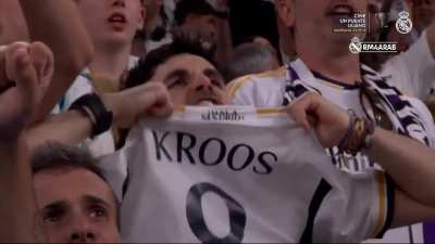 Toni Kroos laps around the entirety of Santiago Bernabeu with his children knowing this is the last moments of his time at the stadium with the fans.