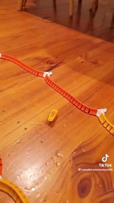 Hexbug drag race&rsquo;s nail biting finish