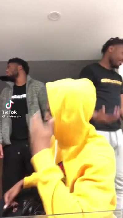 Niggas in the chat when they hear Bruce say he Paying pink for the 30th time