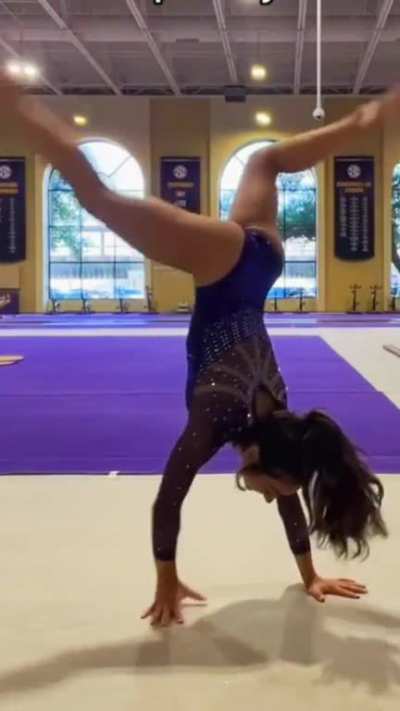 LSU&rsquo;s Elena Arenas💜💛🔥