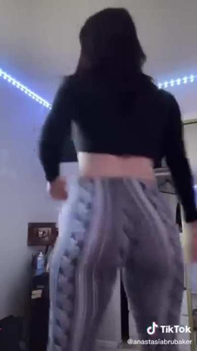 White girl kills it twerking in flares 