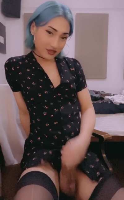 moments before i made a mess all over my pretty dress 🙃🤷🏻&zwj;♀️🤦🏻&zwj;♀️