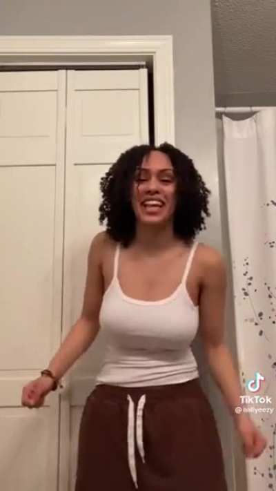 @Aaliyeezy