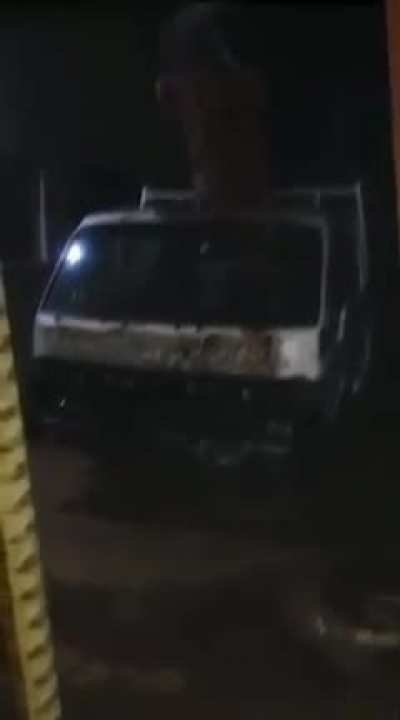 Hi guys they say this was in kandy. 1st i thought this was a cleverly edited video but focus on all the details damn that looks real as fuck