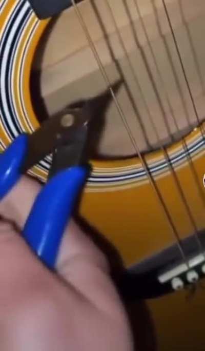 dude cuts his guitar string